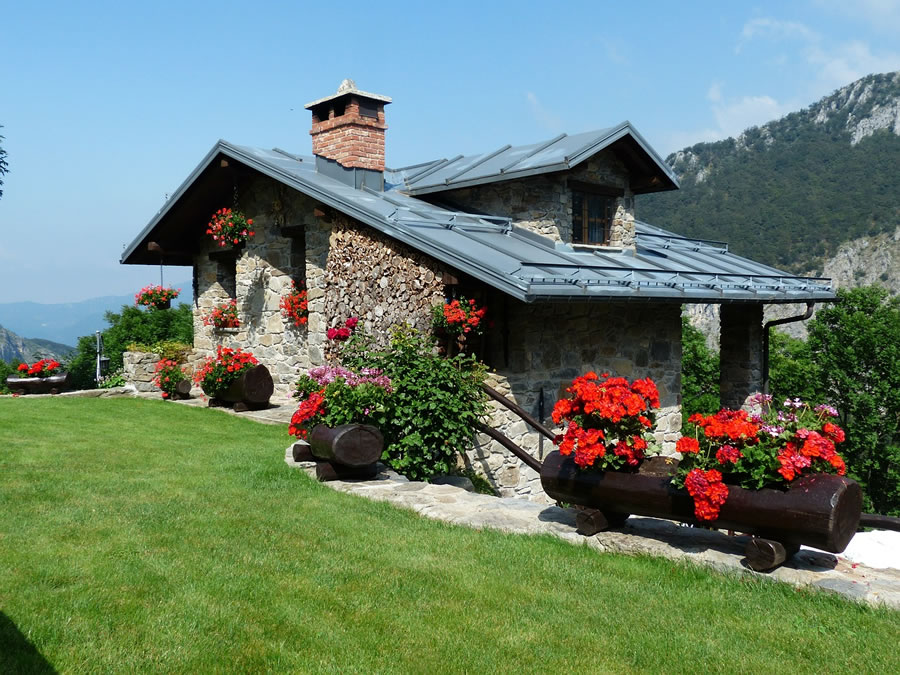 House Barbara